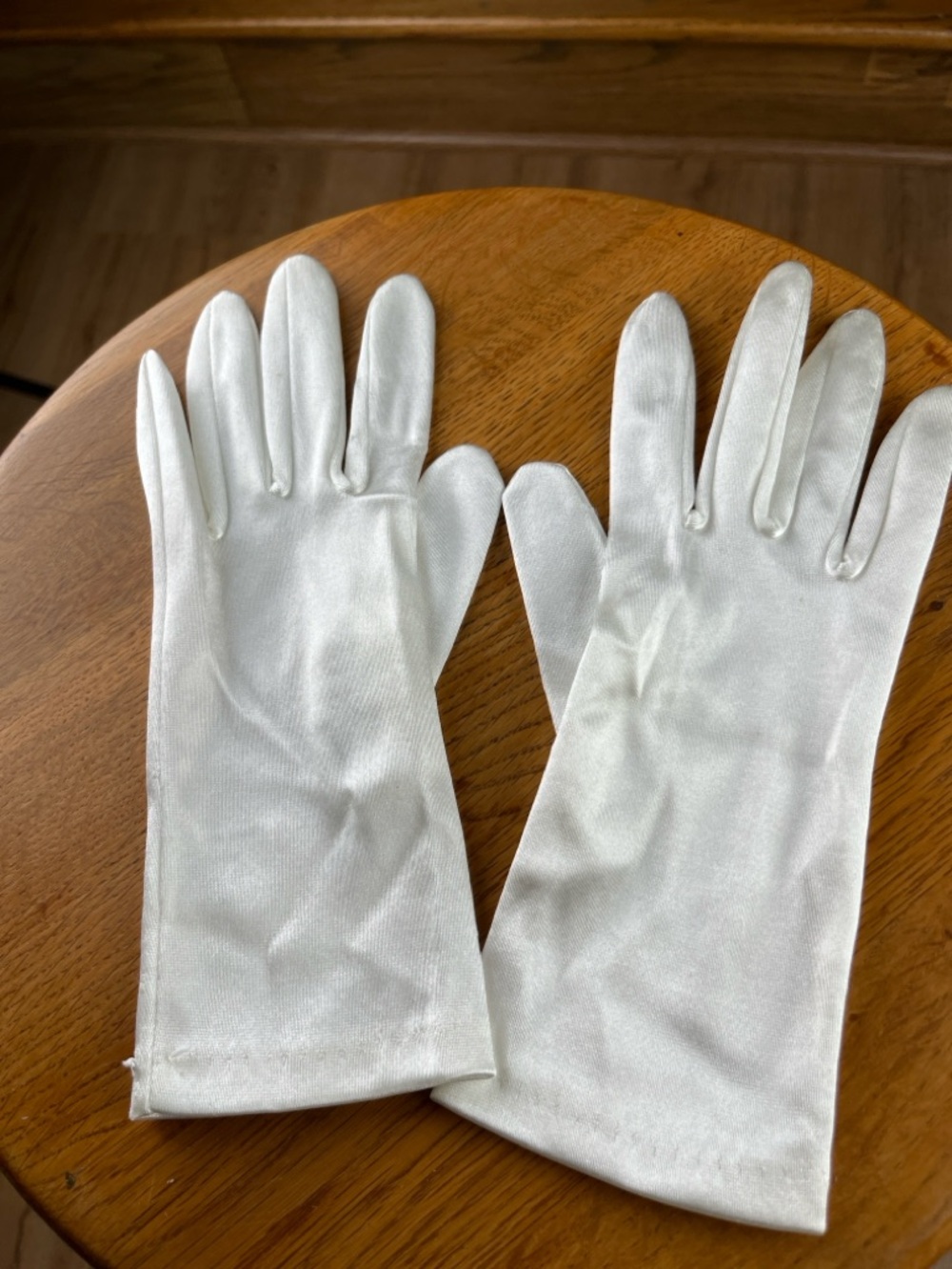Vintage White Satin Gloves Stretch Formal Wedding Gloves NWOT